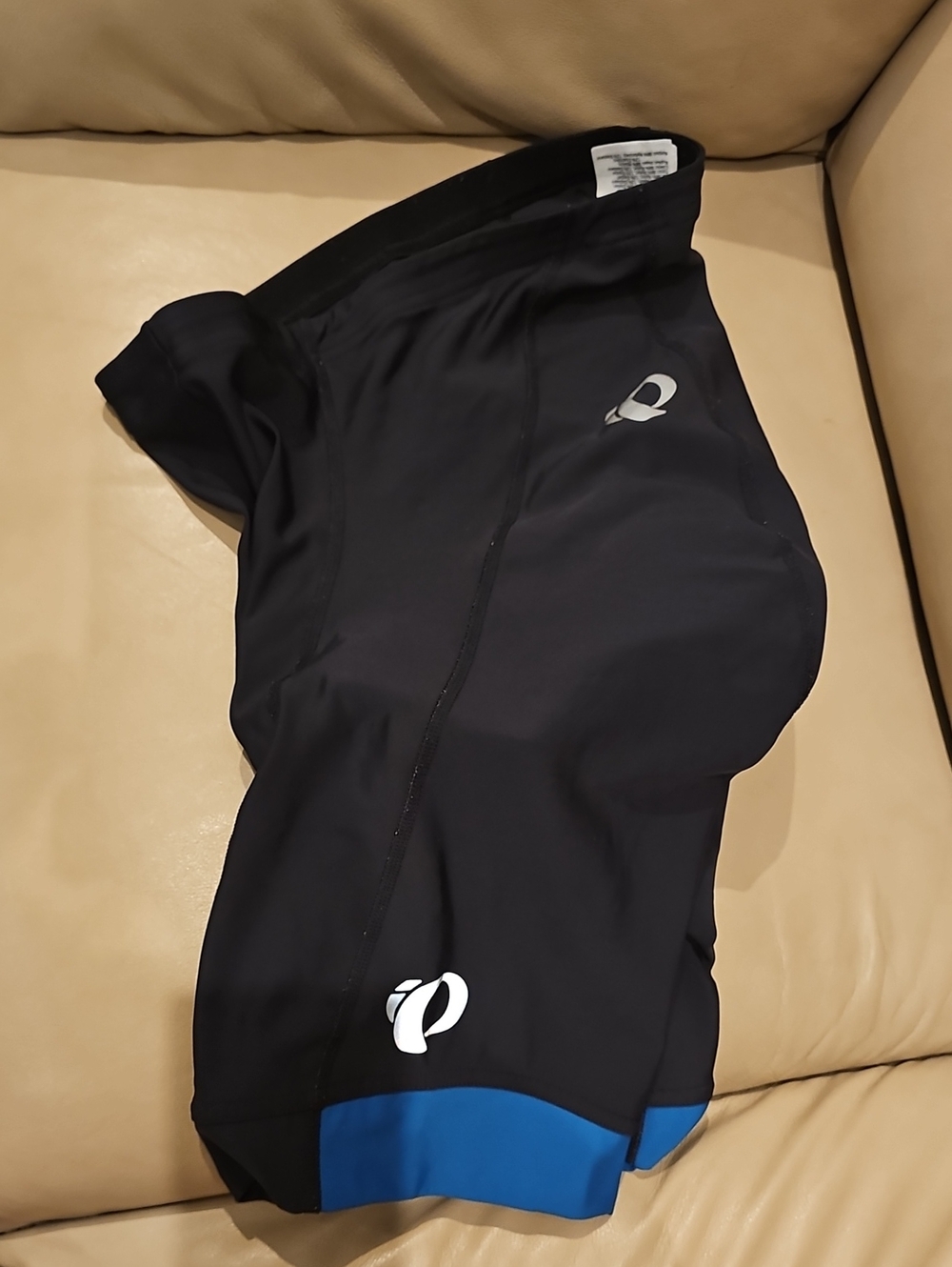 Pearl Izumi Men’s Black Cycling Shorts with Blue Trim